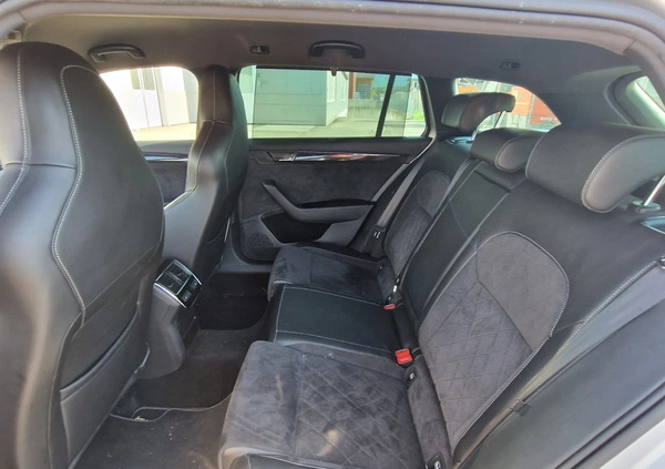 Skoda Superb cena 70000 przebieg: 189106, rok produkcji 2018 z Kcynia małe 301